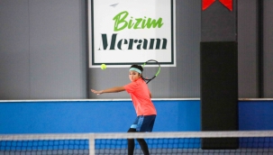 MERAM'DA AİLELER KORTTA BULUŞUYOR 