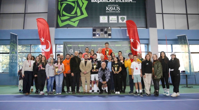 MERAM'DA AİLELER TENİS KORTUNDA BULUŞTU 