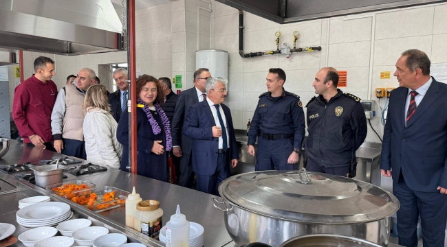 AKŞEHİR KAYMAKAMI DR. MUSTAFA YİĞİT'TEN OKULLARA ZİYARET 