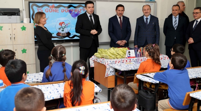 HASAN KILCA ÖĞRENCİLERİN KARNE HEYECANINA ORTAK OLDU 