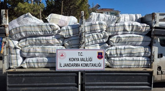 Konya'da Jandarma'dan kaçak tekstil ürün operasyonu! 