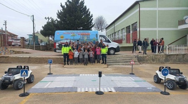 Konya'da jandarmadan 2 bin 431 vatandaşa trafik eğitimi 