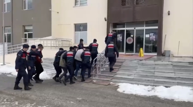 Konya'da zehir tacirlerine jandarmadan operasyon: 4 gözaltı 