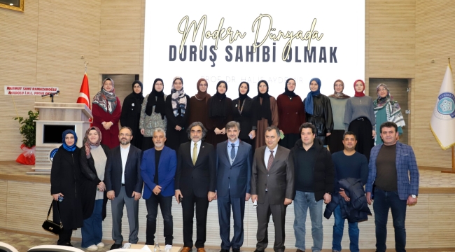 NEÜ'de "Modern Dünyada Duruş Sahibi Olmak" Konuşuldu 