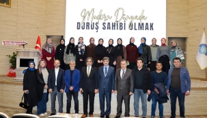 NEÜ'de "Modern Dünyada Duruş Sahibi Olmak" Konuşuldu 