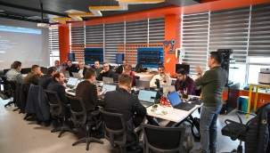 SELÇUKLU'DA ÖĞRETMENLERE YÖNELİK UYGULAMALI YAPAY ZEKÂ OKURYAZARLIĞI ATÖLYELERİ BAŞLADI 