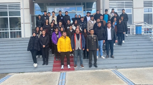 Yunak'ta Öğrencilere Milli Savunma Üniversitesi Tanıtıldı 