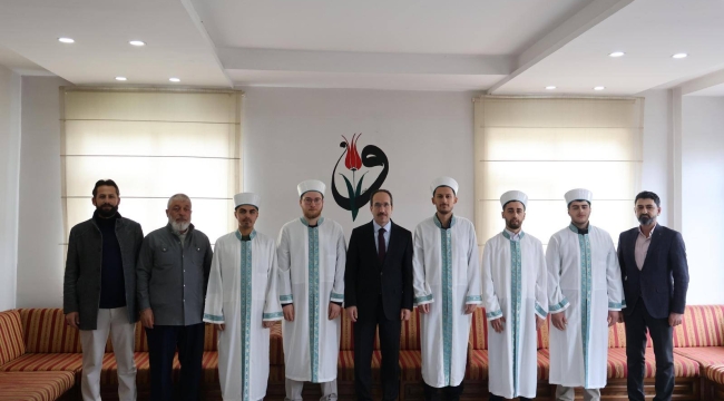 Akşehir'de Göreve Yeni Başlayan Din Görevlileri Cübbe Giydi. 