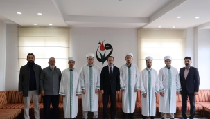 Akşehir'de Göreve Yeni Başlayan Din Görevlileri Cübbe Giydi. 