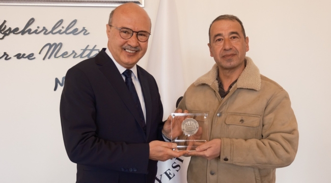 BAŞKAN KÖKSAL, AKŞEHİRLİ ASTSUBAY ERTAN ÜSTÜNDAĞ'I MAKAMINDA AĞIRLADI 