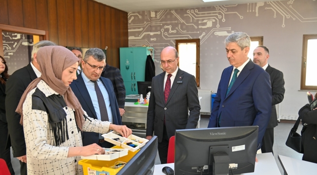 BAŞKAN PEKYATIRMACI MEB ORTAÖĞRETİM GENEL MÜDÜRÜ HALİL İBRAHİM TOPÇU'YU SELÇUKLU'DA AĞIRLADI 