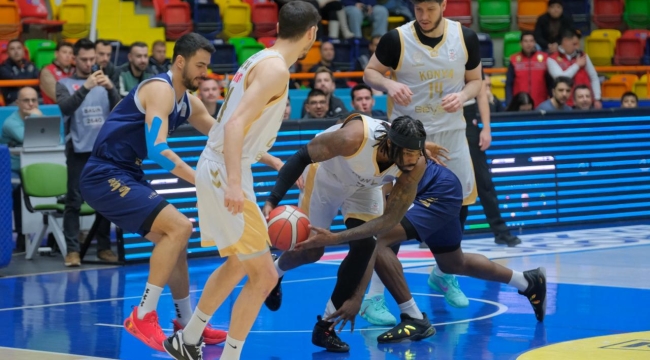 BÜYÜKŞEHİR EVİNDE YENİLGİYİ UNUTTU 