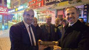 Ceylan'dan Vekil Doğan'a el işçiliği hediye 