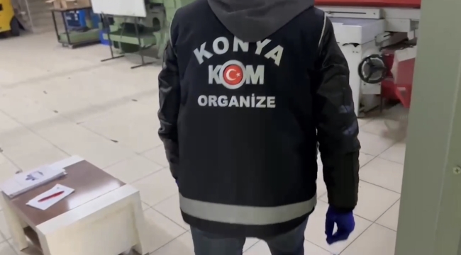 Konya'da Yasa Dışı Silah Operasyonu: 7 Şüpheli Yakalandı, On Binlerce Parça Ele Geçirildi 