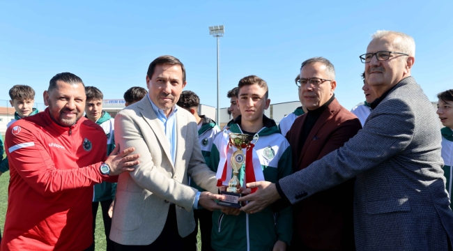 KONYA ŞAMPİYONU U16 TAKIMI ŞAMPİYONLUK KUPASINI KALDIRDI 