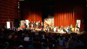 Nasreddin Hoca Vakfı Tarafından Düzenlenen Tiyatro Etkinliğine Yoğun İlgi 