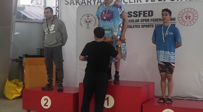 Otizmli Yüzücü Alper Akgül'den 5 Madalya 