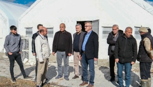 RÜZGARDAN SERASI ZARAR GÖREN ÜRETİCİYE BAŞKAN USTAOĞLU'NDAN ZİYARET 