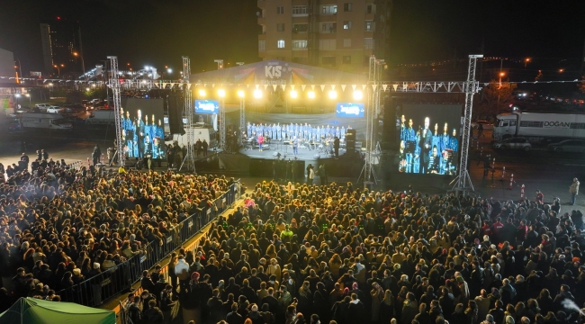 SELÇUKLU'DA BİNLERCE GENÇ KIŞ ETKİNLİĞİNDE BULUŞTU 