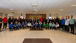 SELÇUKLU'NUN BAŞARILI SPORCULARI BAŞKAN PEKYATIRMACI İLE BİR ARAYA GELDİ 