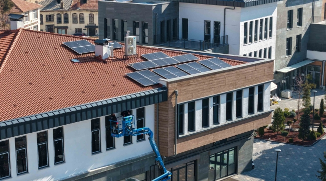 SURİÇİ ÇARŞISI'NIN ELEKTRİĞİ ARTIK ŞEBEKEYE DEĞİL, GÜNEŞE BAĞLI 