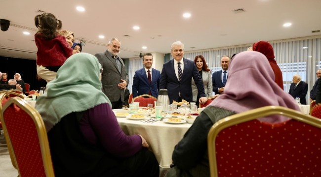 Vali Akın, Konya'daki huzurevi sakinleriyle iftarda buluştu 