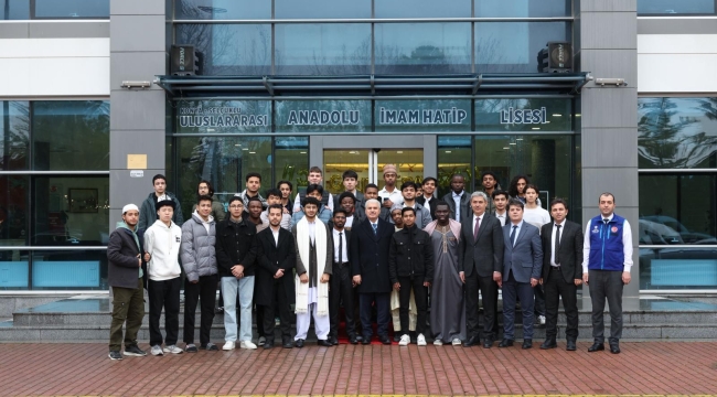 Vali Akın, uluslararası öğrencilerle iftar yaptı 