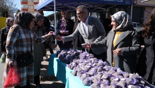 8 MART DÜNYA KADINLAR GÜNÜNDE KADINLARA LAVANTA HEDİYE EDİLDİ 