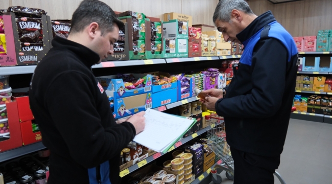 AKŞEHİR BELEDİYESİ ZABITA EKİPLERİNDEN ZİNCİR MARKETLERE DENETİM 