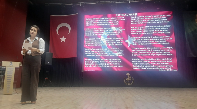 AKŞEHİR'DE "İSTİKLAL MARŞI" COŞKUSU: ÜNİVERSİTELİLER MİLLİ RUHLA BULUŞTU 