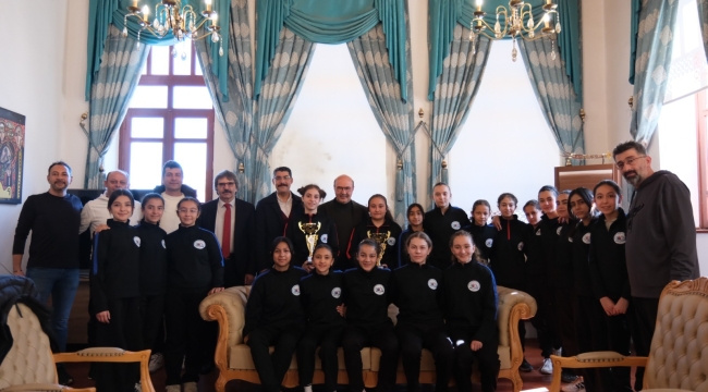 AKŞEHİR'İN ŞAMPİYONLARI BELEDİYE BAŞKANI KÖKSAL İLE BULUŞTU! 