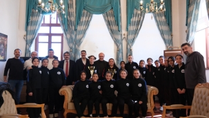 AKŞEHİR'İN ŞAMPİYONLARI BELEDİYE BAŞKANI KÖKSAL İLE BULUŞTU! 