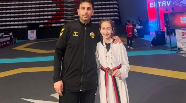 BAŞKAN ALTAY BRONZ MADALYA KAZANAN MELEK SU'YU TEBRİK ETTİ 