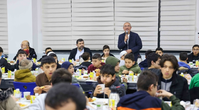 BAŞKAN KAVUŞ, HAFIZLIK YOLCULARIYLA SAHUR SOFRASINDA BULUŞTU 