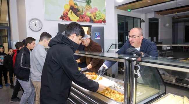 BAŞKAN KAVUŞ, HAFIZLIK YOLCULARIYLA SAHUR SOFRASINDA BULUŞTU 