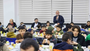 BAŞKAN KAVUŞ, HAFIZLIK YOLCULARIYLA SAHUR SOFRASINDA BULUŞTU 