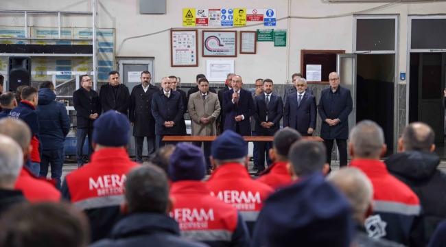 BAŞKAN KAVUŞ PERSONELİYLE BAYRAM SEVİNCİNİ PAYLAŞTI 
