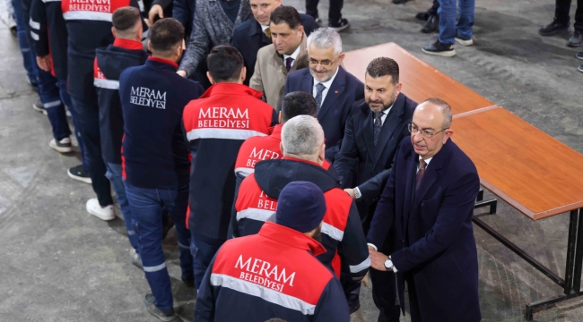 BAŞKAN KAVUŞ PERSONELİYLE BAYRAM SEVİNCİNİ PAYLAŞTI 