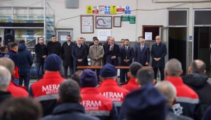 BAŞKAN KAVUŞ PERSONELİYLE BAYRAM SEVİNCİNİ PAYLAŞTI 