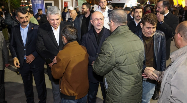 BAŞKAN PEKYATIRMACI KADİR GECESİ'NDE VATANDAŞLARLA SELÇUKLU MERKEZ CAMİİ'NDE BULUŞTU