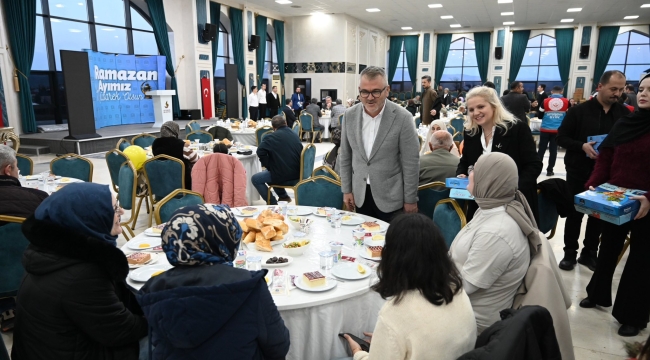 BAŞKAN USTAOĞLU ÖKSÜZ VE YETİM ÇOCUKLARLA İFTARDA BULUŞTU 