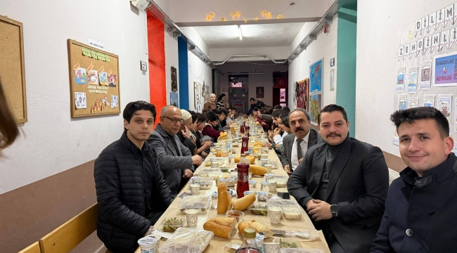 Bir Sofra, Bir Ruh, Bir Nesil: Milli Şuurla Büyüyen Gençlik 