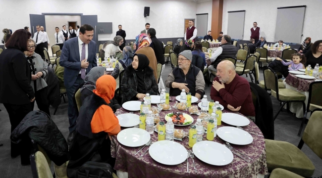 HASAN KILCA, ALZHEIMER YAŞAM MERKEZİ SAKİNLERİ VE AİLELERİ İLE İFTARDA BULUŞTU 