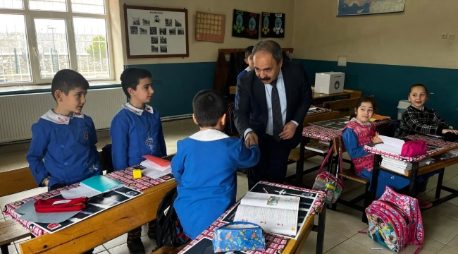 İŞCAN'DAN İKİ MAHALLE OKULUNA ZİYARET 