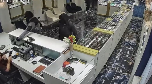 Konya'da Kuyumcu Soyan Gaspçılar Yakalandı: Çaldıkları Bilezikler Sahte Çıktı 