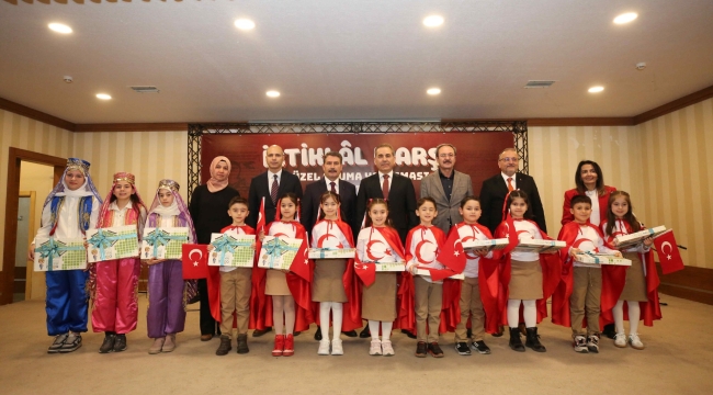 MERAM'DA İSTİKLAL MARŞINI EN GÜZEL OKUYAN MİNİKLER YİNE SAHNEDE 