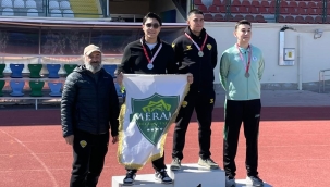 MERAMLI SPORCULARDAN OKÇULUK TURNUVASINDA ÇİFTE BAŞARI 