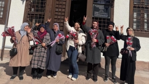 MHP AKŞEHİR TEŞKİLATINDAN KADINLARA GÜL JESTİ 