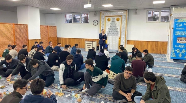Ramazan Ayı boyunca Gençler için "İyilik Sofrası"  Kuruluyor. 