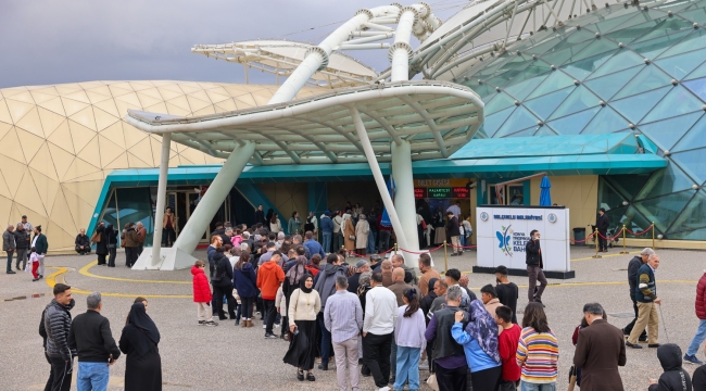 SELÇUKLU'NUN SEMBOL MEKANLARI BAYRAM TATİLİNDE ZİYARETÇİ AKININA UĞRADI 